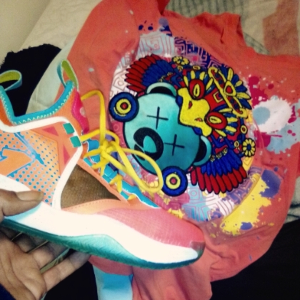 T-shirt & Sneakers combo.